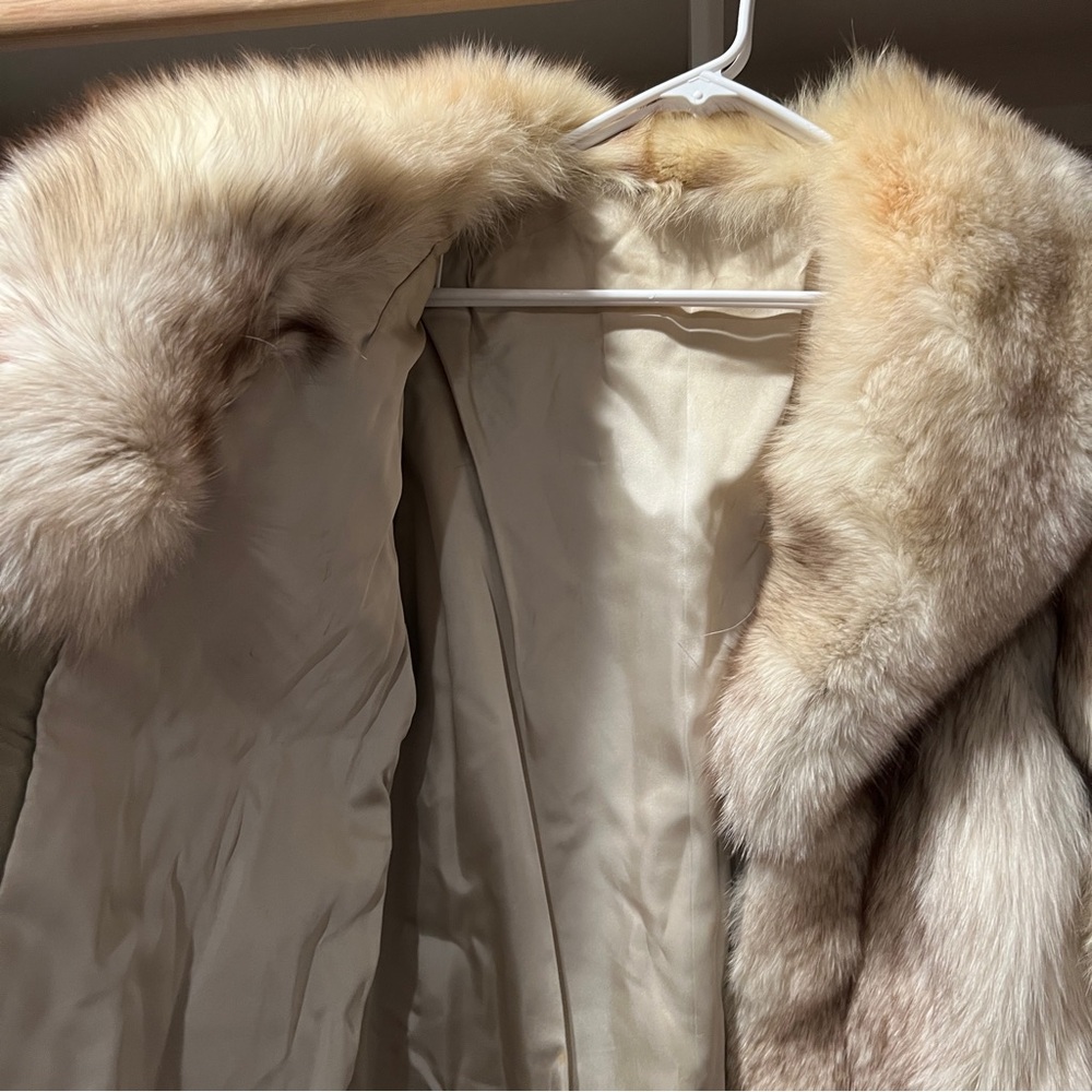 Fox Fur Coat Mid length Voluminous - Picture 2 of 5